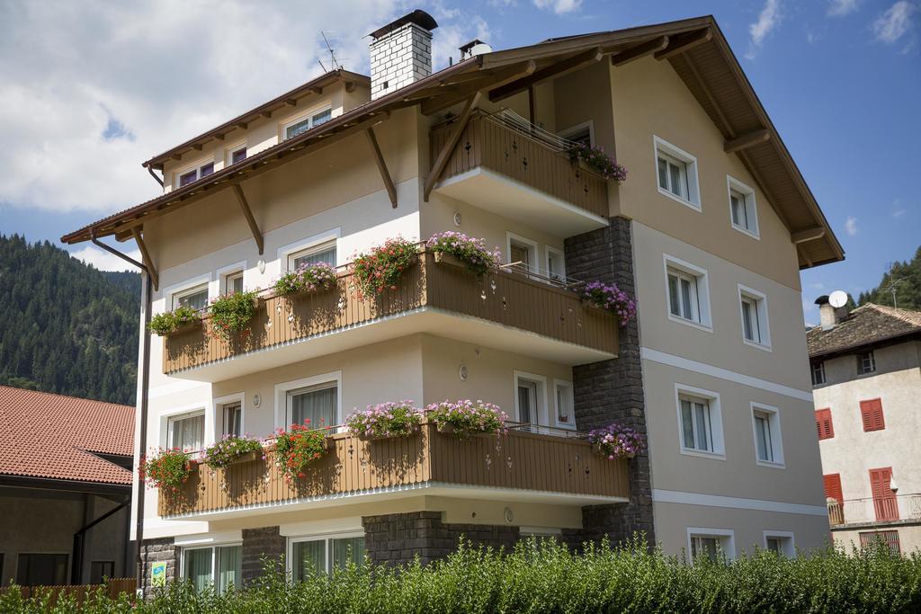 Appartamento Rose Di Bosco Predazzo Exterior foto